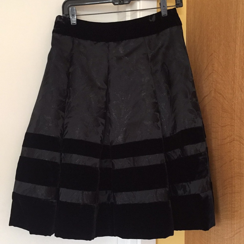 Badgley Mischka knee length cocktail skirt